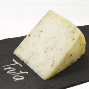 Sheep cheese with truffle